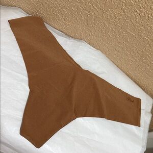 NWT PINK Victoria's Secret High Leg Thong Panty with PINK logo. Caramel Color XL
